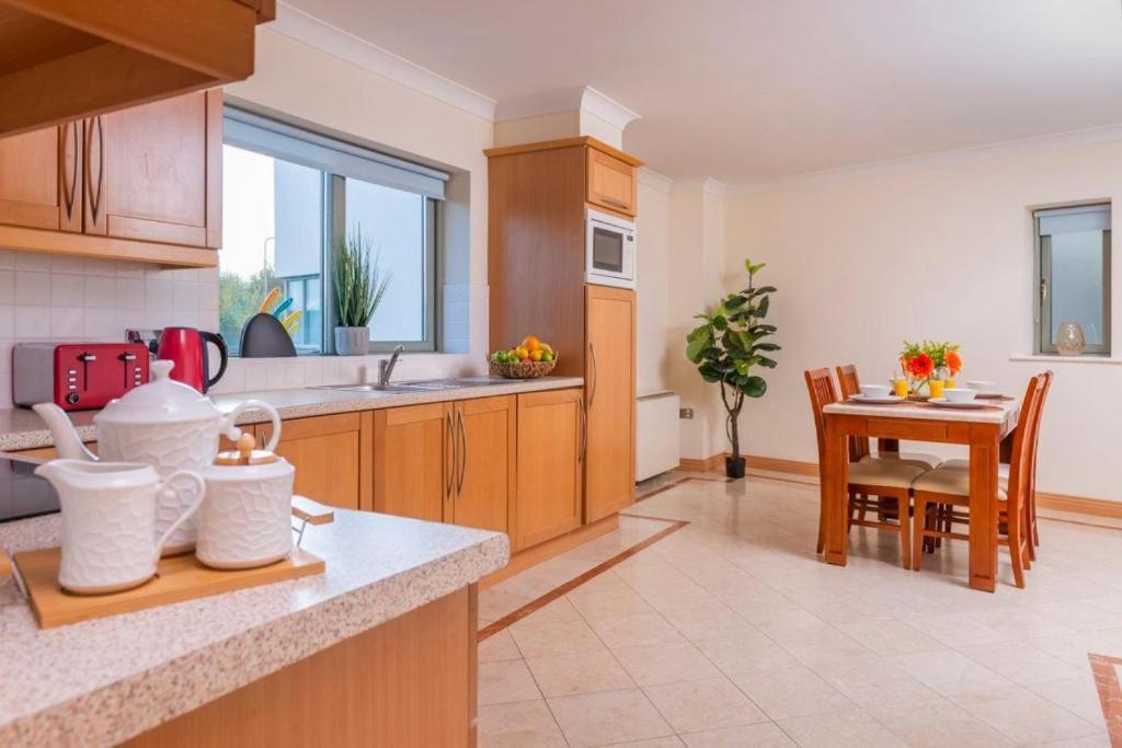 Park Place Apartments Киларни Екстериор снимка